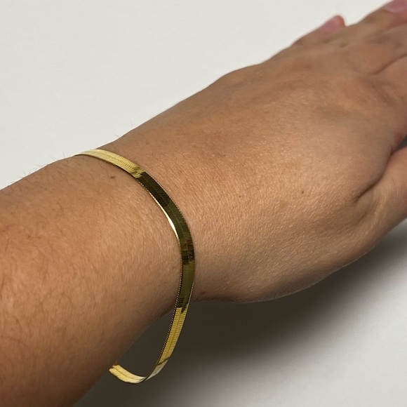 Like New 18K Yellow Gold over Sterling Silver Herringbone Bracelet - Picture 3 of 4